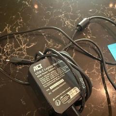 Usb-c lader Laptop lader ACT, ha sido reportado por Van der Valk Hotel Veenendaal con iLost
