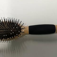 Variados - Haarborstel., como reportado por Centraal magazijn utilizando o iLost