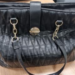 Zwarte Handtas, amint azt Connexxion Amstelland-Meerlanden Schiphol Noord az iLost segítségével jelentette.