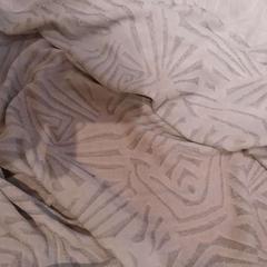 Écharpe blanche et argent, a été signalé par TCL utilisant iLost