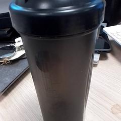 Botella para beber Zwart, segundo informou Qbuzz Fryslân usando iLost