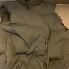 Kurtka & Kamizelka gillet, zgłoszono przez MEININGER Hotel Brussels City Center przy użyciu iLost