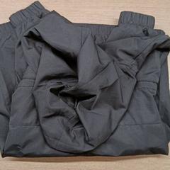 Chaqueta met kap (zwart), ha sido reportado por Gemeente Rotselaar con iLost