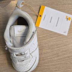 Shoe - Wit, as reported by Centraal magazijn using iLost
