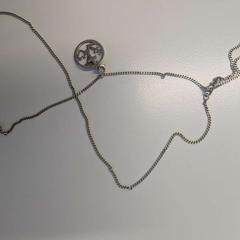 Náhrdelník zilver geloof hoop en liefde, jak nahlášeno Gemeente Tiel pomocí iLost