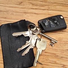 Klucz zwart etui sleutelbos met autosleutel VW, zgłoszono przez Gemeente Zeist przy użyciu iLost