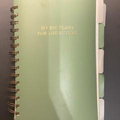 Könyv, amint azt MEININGER Hotel Bremen Hauptbahnhof az iLost segítségével jelentette.