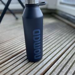 NOMAD thermosfles donkerblauw 0,5 L, amint azt az iLostnak jelentették.