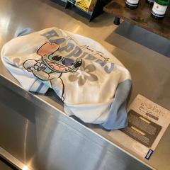 Jakke Blue white, som rapportert av MEININGER Hotel Leipzig Hauptbahnhof ved bruk av iLost