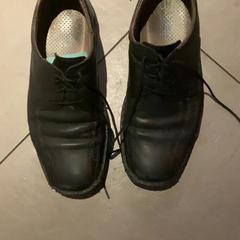 Chaussures pour hommes Black leather, a été signalé par MEININGER Hotel Heidelberg Hauptbahnhof utilisant iLost