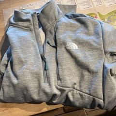 Pulóver & Fleece North face, amint azt W2 - DreamVille az iLost segítségével jelentette.