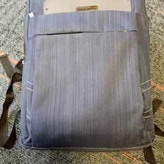 Rugtas Blauw negadi / Guerrout, zoals gemeld door Connexxion Amstelland-Meerlanden Schiphol Zuid met iLost