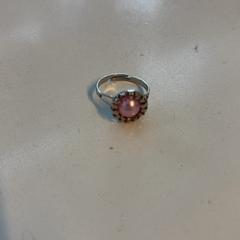 반지 Roze parel, iLost를 사용하여 Pathé Schouwburgplein에 보고됨