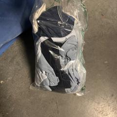 Clothes, som rapportert av The Dominican ved bruk av iLost