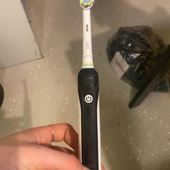 電動歯ブラシ がiLostで Room Mate Bruno によって報告されました