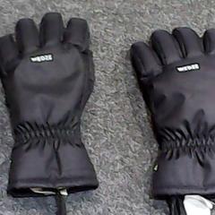 Gants wedze, a été signalé par SnowWorld Landgraaf utilisant iLost