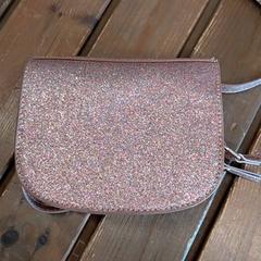 Táskák Rose brillant, amint azt IKEA Rennes - Pacé az iLost segítségével jelentette.