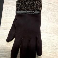 장갑, iLost를 사용하여 EBS Tramplein에 보고됨