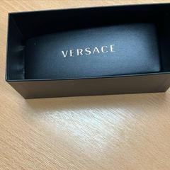 Gafas de sol, segundo informou Sheraton Brussels Airport Hotel usando iLost