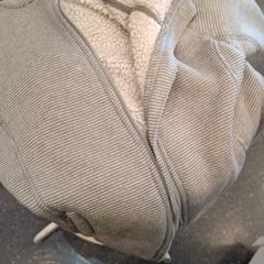 Chaqueta Grise, ha sido reportado por IKEA Paris Nord Roissy con iLost