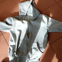 Kleding - Grijze hoodie, rapporterat av Centraal magazijn med iLost