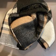 Scarf, as reported by MEININGER Hotel Berlin "Mitte" Humboldthaus using iLost