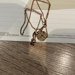 Náhrdelník, jak nahlášeno Van der Valk Hotel Apeldoorn - De Cantharel pomocí iLost