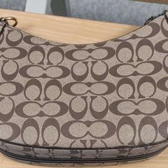 バッグ Atila がiLostで Arriva West-Brabant によって報告されました