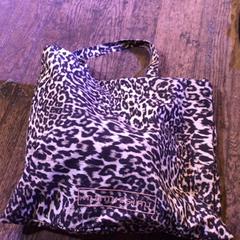 Poltsa Panter, gisa salatu by De Heeren van Aemstel iLost erabiliz