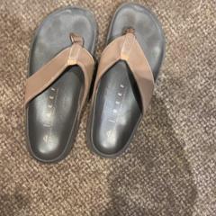 Sandal, as reported by Van der Valk Hotel Apeldoorn - De Cantharel using iLost