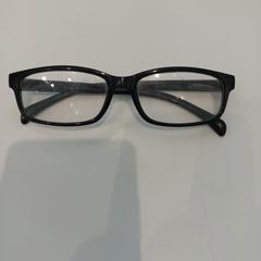 Gafas Zwart, ha sido reportado por Arriva Limburg Zuid con iLost