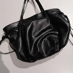 Schultertasche Leer, zwart, gemeldet von De Nieuwe Kerk über iLost