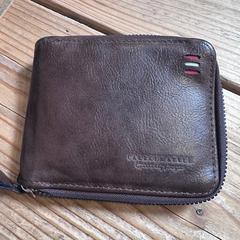 bruine portemonee, segundo informou a iLost