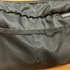 Toaletná taška, ako bolo nahlásené Sheraton Brussels Airport Hotel pomocou iLost