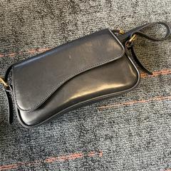 Portemonnee Tas miss Rea, zoals gemeld door Connexxion Amstelland-Meerlanden Schiphol Zuid met iLost