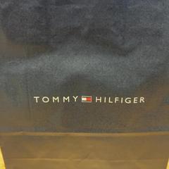 Aankoop tommy hilfiger, segundo informou Designer Outlet Roermond usando iLost