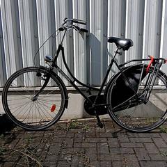Bicicleta strömsholm Zwart met beige letters, ha sido reportado por Fietsdepot Hasselt con iLost