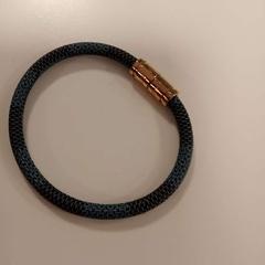 Bracelet armband  blauw, a été signalé par HU Amersfoort utilisant iLost