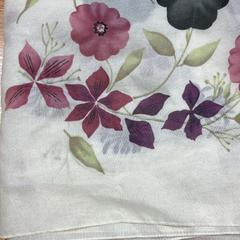 Sciarpa, come riportato da Sheraton Brussels Airport Hotel utilizzando iLost