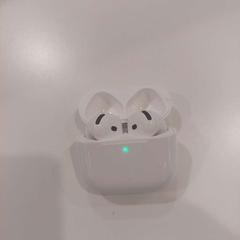 Airpods-deksel met pods, som rapportert av NHL Stenden hogeschool Leeuwarden ved bruk av iLost