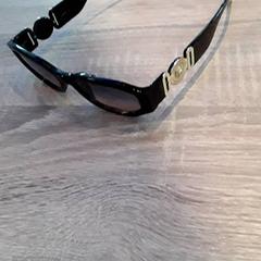 İLost kullanarak EBS Tramplein tarafından bildirildiği gibi Güneş gözlüğü