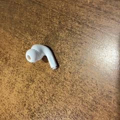 Airpod apple, zgłoszono przez Leonardo Hotel Amsterdam Rembrandtpark przy użyciu iLost