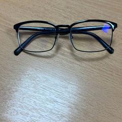 Glasögon, rapporterat av Sheraton Brussels Airport Hotel med iLost