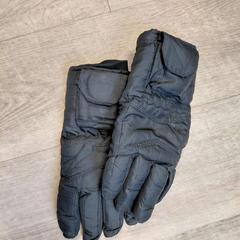 إكسسوارات الملابس، كما تم الإبلاغ عنه بواسطة EBS OV Poeldijk عبر iLost