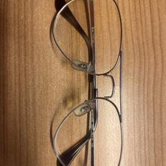 Bril, a été signalé par Pathé Spuimarkt utilisant iLost