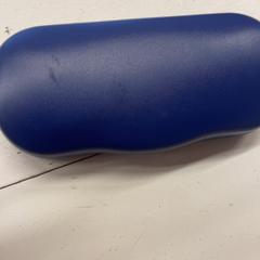 Caixa de óculos com óculos no interior, como reportado por GVB utilizando o iLost