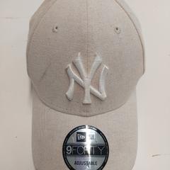 Baseballcapen New Era NY, som rapportert av Avonturenpark Hellendoorn ved bruk av iLost