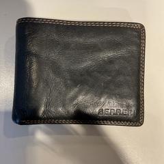 Portefeuille Rooney. UK, a été signalé par Gemeente Amsterdam utilisant iLost