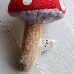 Mysig leksak & Skallra Paddenstoel, rapporterat av DierenPark Amersfoort med iLost