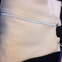 Mikina, jak nahlášeno Leonardo Royal Hotel Amsterdam pomocí iLost